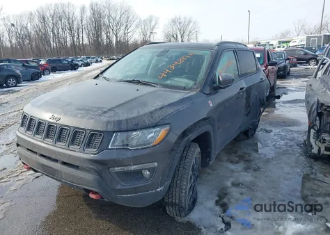 2019 Jeep Compass Trailhawk 4X4 z USA, uszkodzony, nr VIN 3C4NJDDBXKT668612